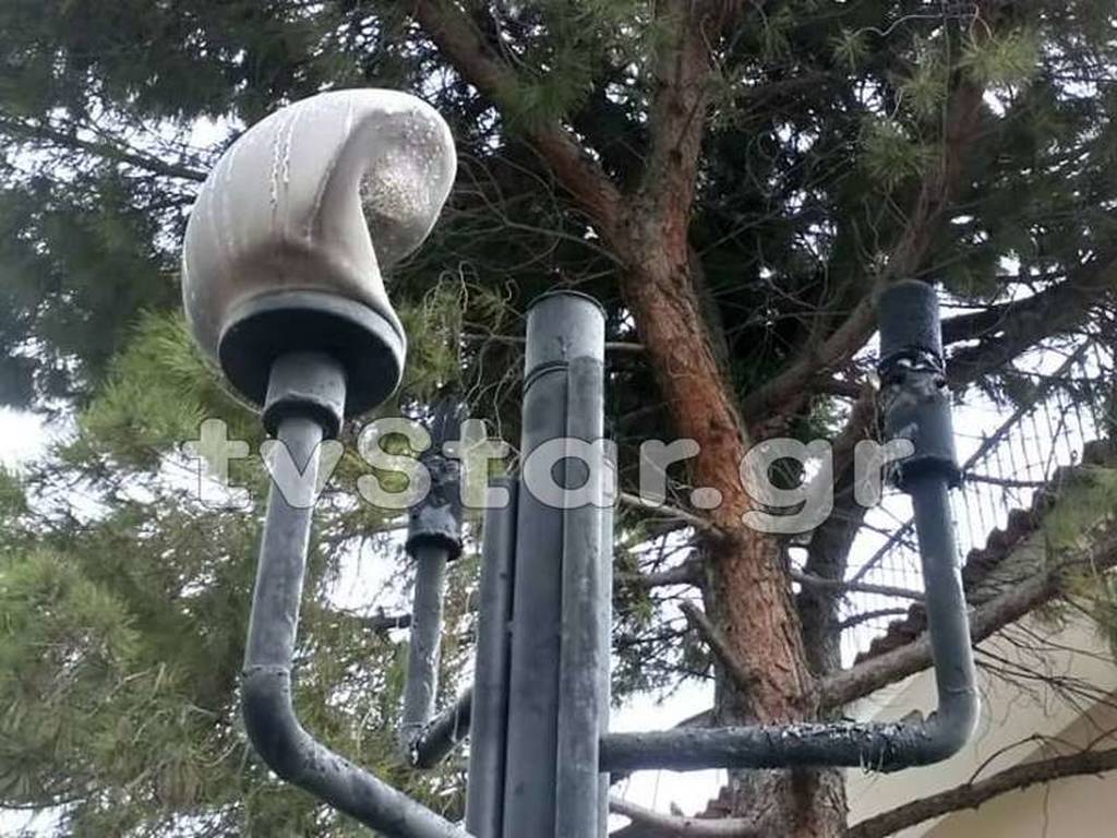 Θήβα: Εμπρηστικός μηχανισμός τύλιξε στις φλόγες περιπολικό (vid+pics)