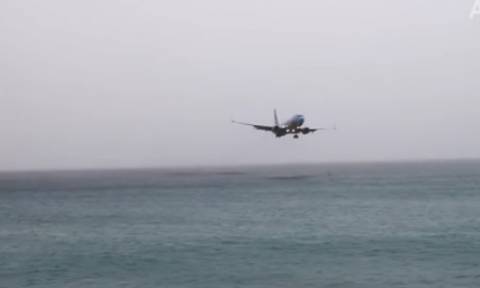 Πιλότος σχεδόν ακουμπά τον ωκεανό πριν προσγειώσει το αεροπλάνο (video)