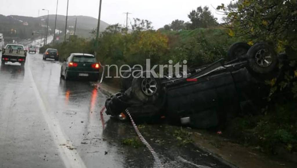 Ηράκλειο: Αναποδογύρισε Ι. Χ - Άγιο είχαν οι επιβάτες (pics+vid)