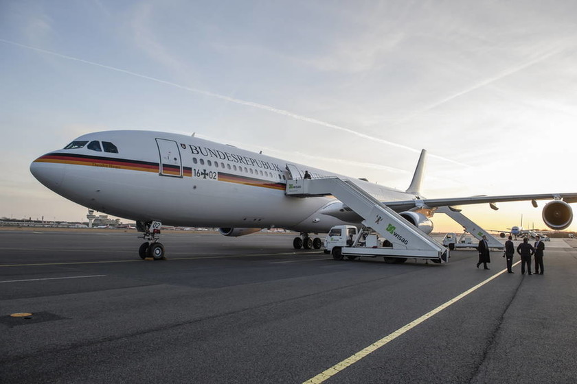Τρόμος στον αέρα: «Σοβαρή και σπάνια» η βλάβη στο αεροσκάφος της Μέρκελ (Pics+Vid)