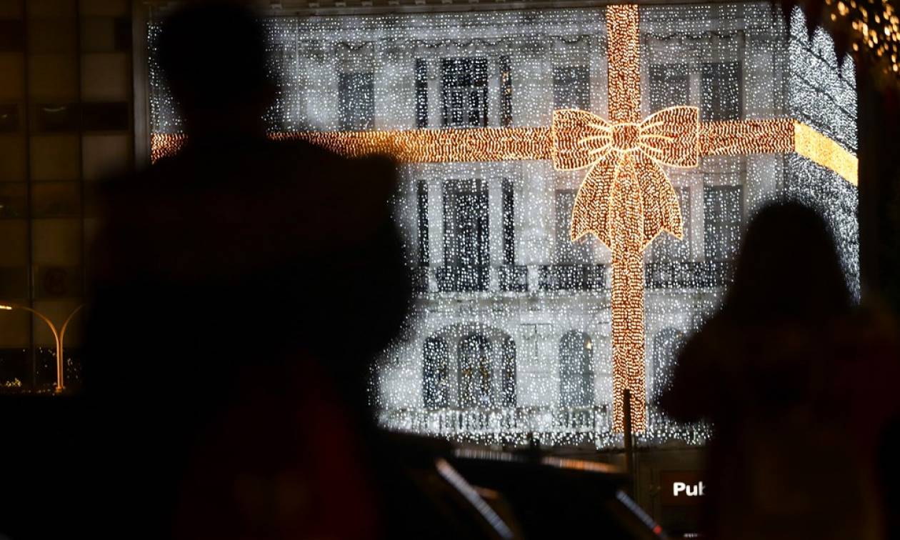 Η Αθήνα έβαλε τα γιορτινά της και μετρά αντίστροφα για τα Χριστούγεννα (Pics)