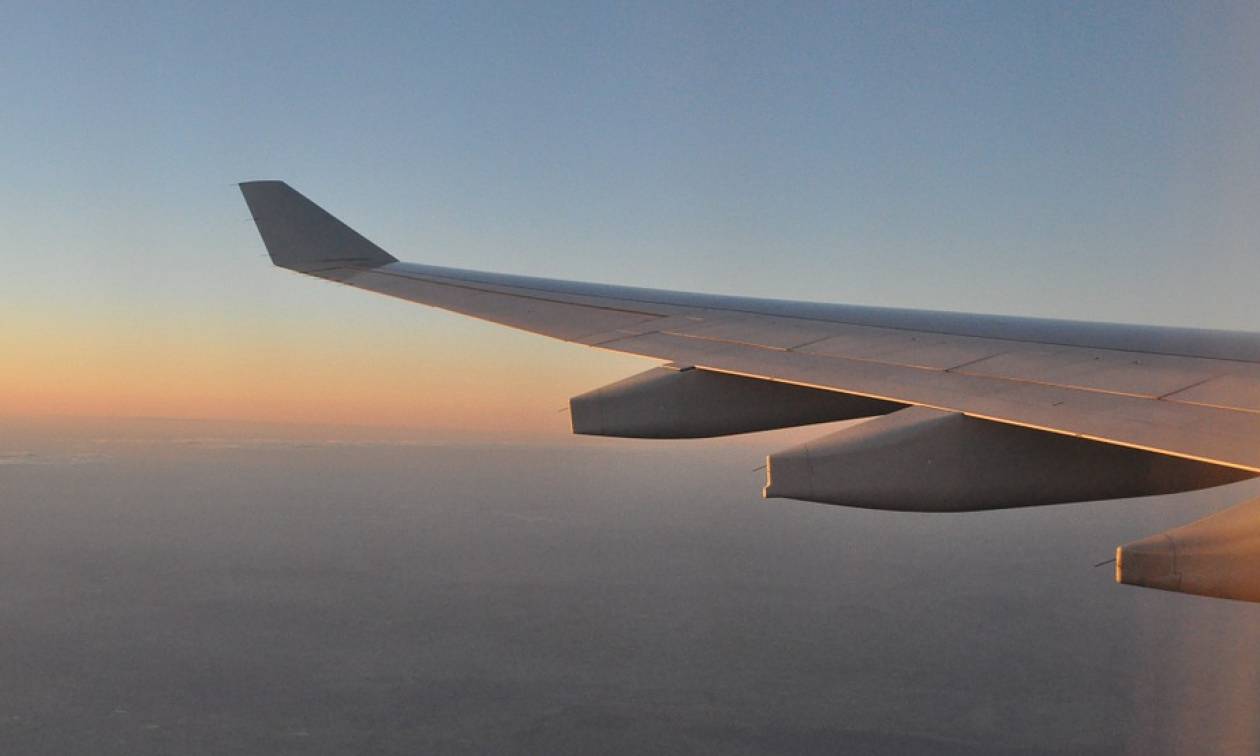 Look that plane. Крыло самолета. Самолеты не летают. Самолет со складывающимися крыльями.