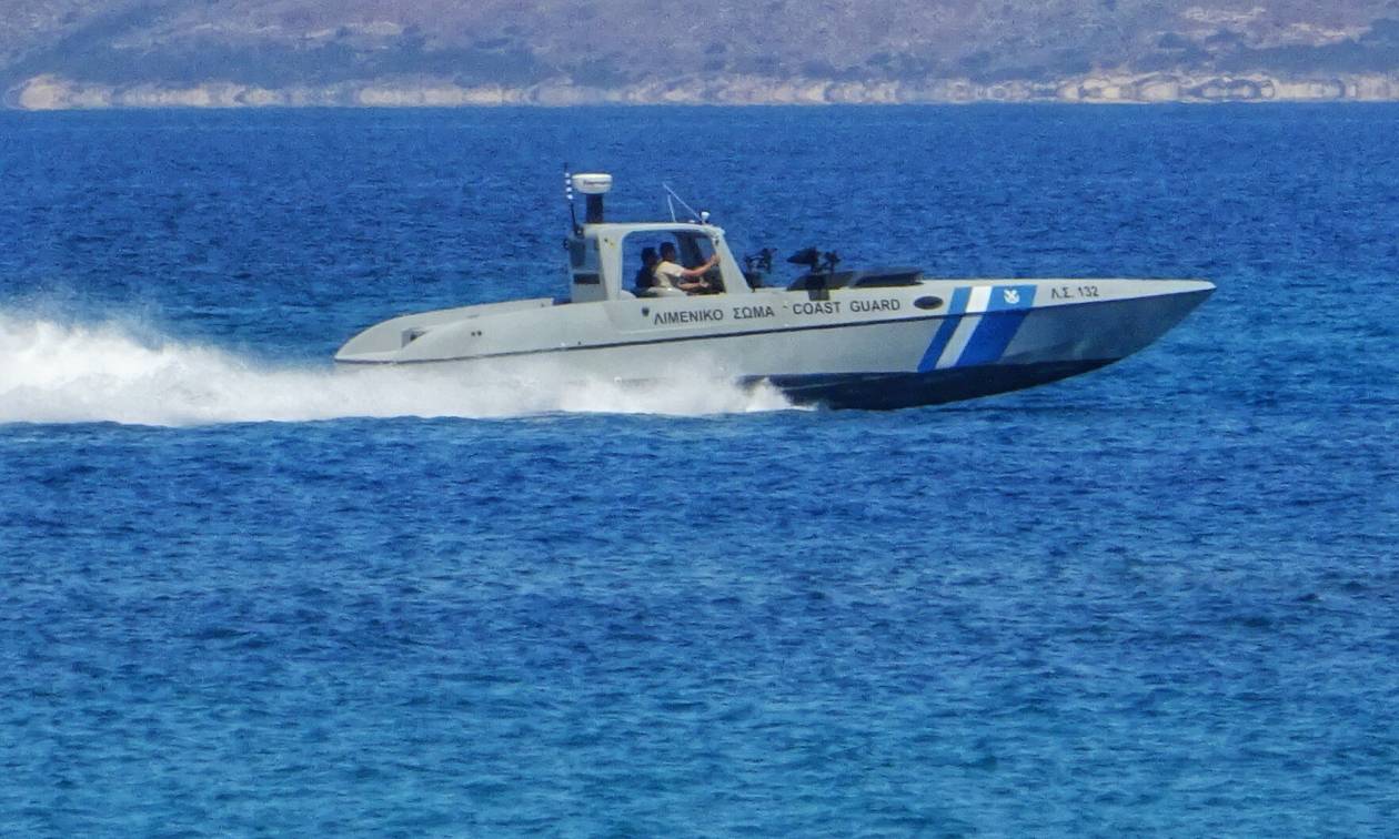 Συναγερμός στην Κρήτη: Σκάφος προσάραξε σε βράχια - Εγκλωβίστηκαν δύο άτομα