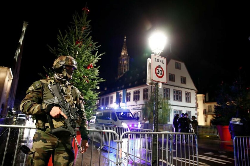 Νύχτα τρόμου με τρεις νεκρούς στο Στρασβούργο: Ανθρωποκυνηγητό για τον εντοπισμό του μακελάρη (pics)