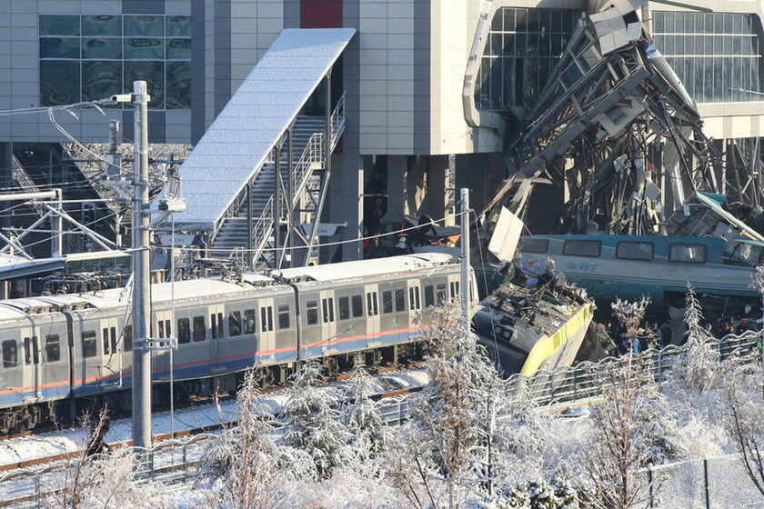 Τραγωδία στην Τουρκία: Πολλοί νεκροί και τραυματίες σε σύγκρουση τρένων (pics&vid)