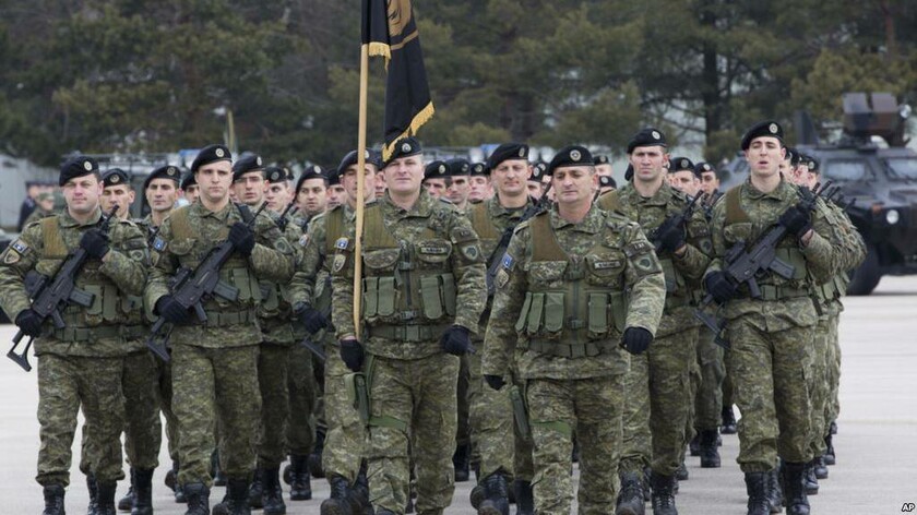 Σύννεφα πολέμου πυκνώνουν στα Βαλκάνια: Το Κόσοβο δημιουργεί στρατό και η Σερβία απειλεί με επέμβαση