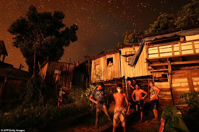 «Κόλαση» φωτιάς στη Βραζιλία: Ξέσπασε πυρκαγιά σε παραγκούπολη – Καίγονταν μέσα στον ύπνο τους