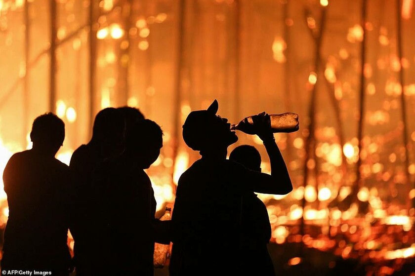 «Κόλαση» φωτιάς στη Βραζιλία: Ξέσπασε πυρκαγιά σε παραγκούπολη – Καίγονταν μέσα στον ύπνο τους