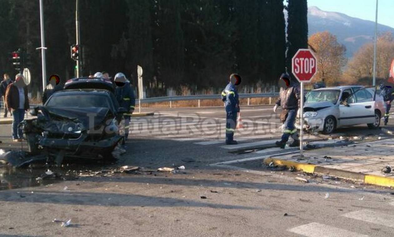 Φθιώτιδα: Τροχαίο με τέσσερις τραυματίες - Σοκαριστικές εικόνες