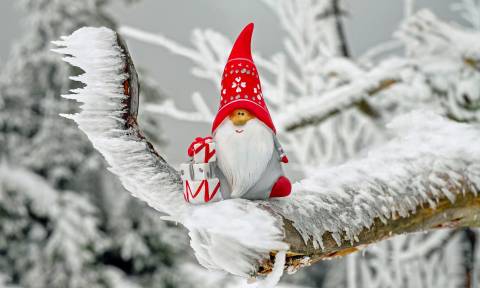 Πρωτοχρονιά 2019: Σίγουρα αυτός είναι ο πιο... trendy Άγιος Βασίλης (vid)