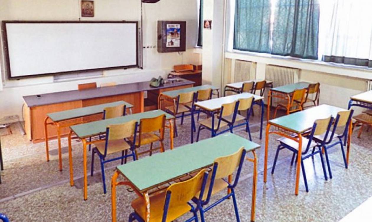 Εικόνες ντροπής στα Χανιά: Μαθητές βανδαλίζουν αίθουσα σχολείου (vid) -  Newsbomb - Ειδησεις - News