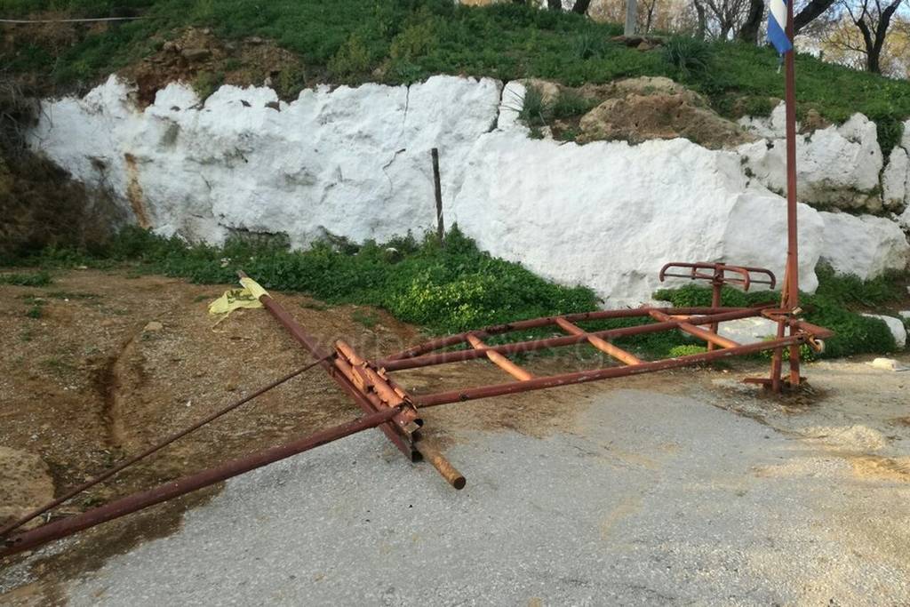 Χανιά: Βανδάλισαν το εκκλησάκι των Αγίων Αποστόλων (pics)