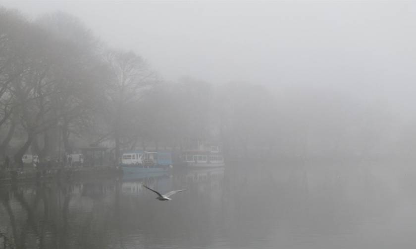 Μαγικό τοπίο στην… ομίχλη: Τα Ιωάννινα «εξαφανίστηκαν» (pics)