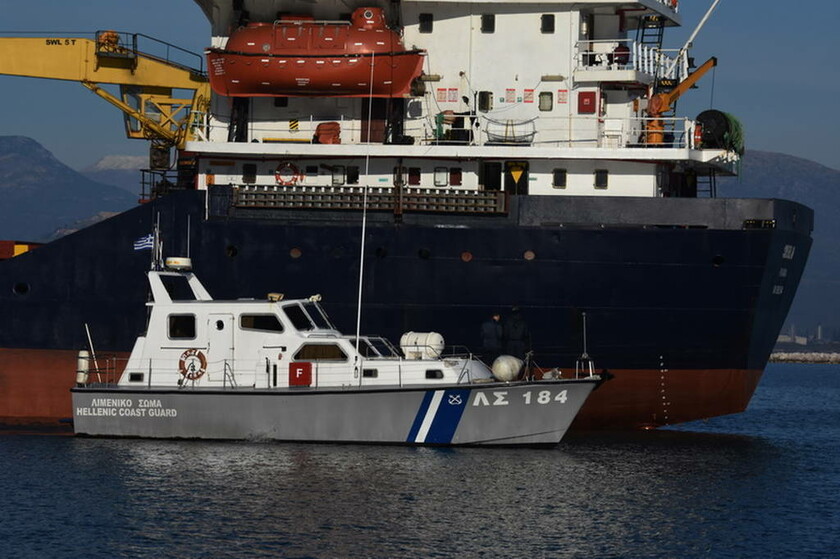 Ναύπλιο: Φωτογραφίες από την προσάραξη του φορτηγού πλοίου «SIBEL D» (pics)