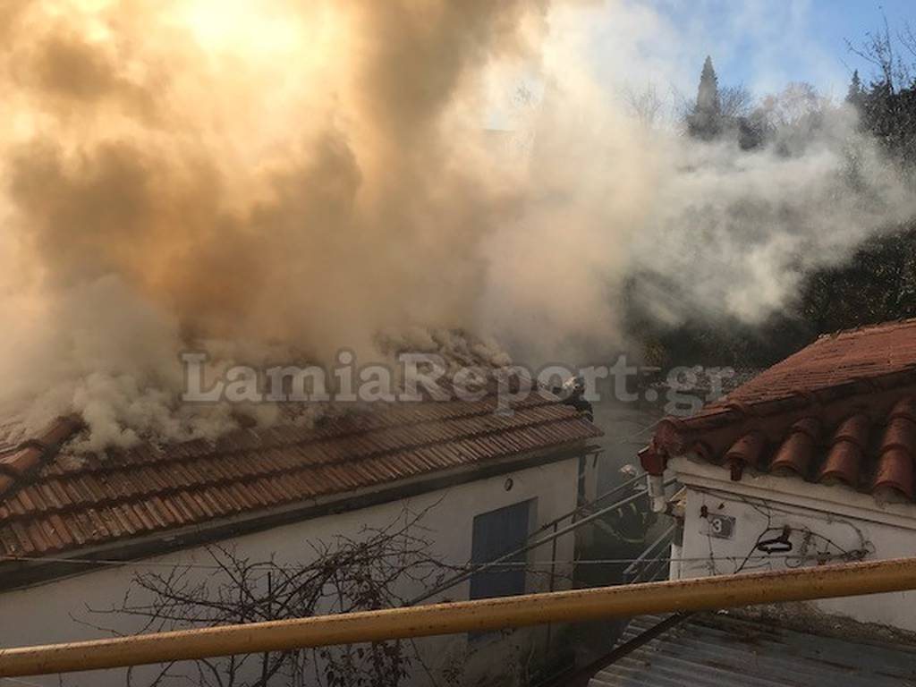 Πυρκαγιά σε μονοκατοικία στη Λαμία (pics)