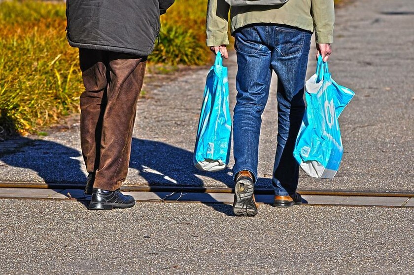 Πόσο αυξάνεται από το νέο έτος η τιμή της πλαστικής σακούλας