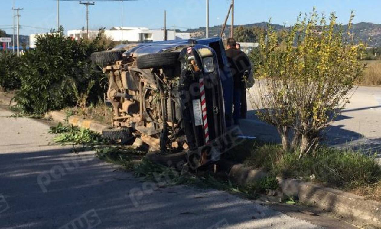 «Τούμπαρε» αυτοκίνητο στην Εθνική οδό Πύργου - Πατρών (pics)