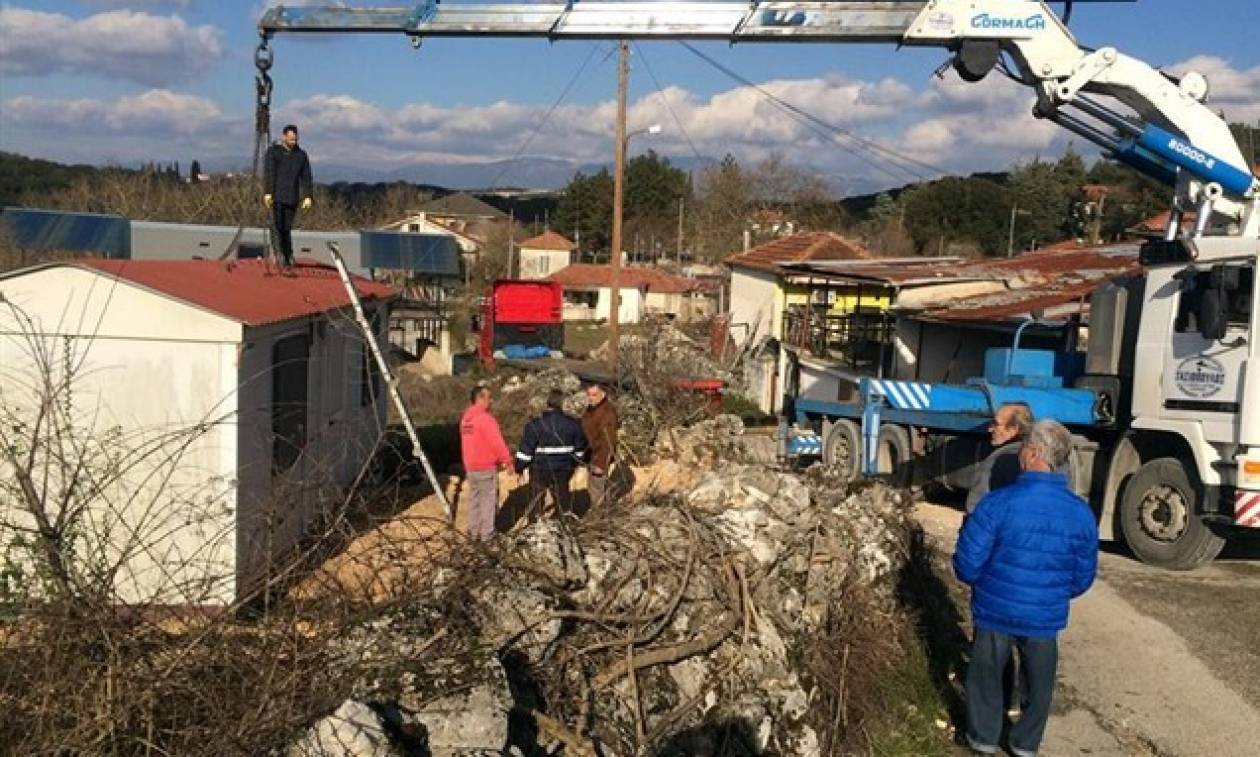 Πράξη ανθρωπιάς: Ένα λυόμενο από το δήμο για την 102χρονη που κάηκε το σπίτι της (pics)