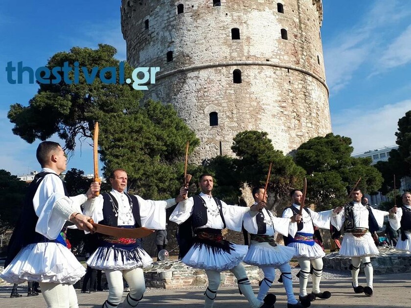 Θεσσαλονίκη: Οι Ρουγκατσάρηδες της Χαλάστρας ξεσήκωσαν την πόλη (pics+vid)
