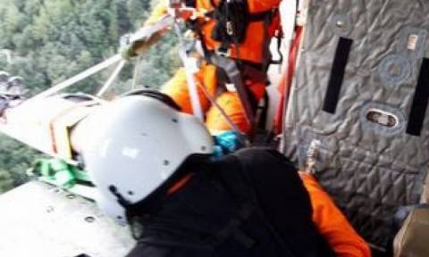 Τραγωδία: Νεκρή η άτυχη γυναίκα που έπεσε χθες σε γκρεμό 30 μέτρων (Pics)