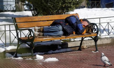 Κακοκαιρία: Δεκάδες άστεγοι βρήκαν καταφύγιο στους θερμαινόμενους χώρους του δήμου Αθηναίων