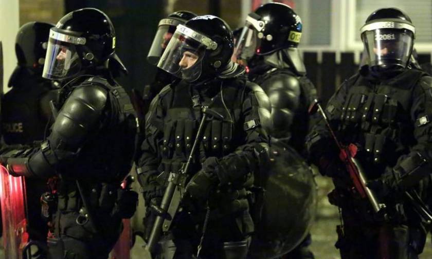 Brexit: Στέλνουν εκατοντάδες αστυνομικούς στη Βόρεια Ιρλανδία γιατί φοβούνται «πόλεμο» στους δρόμους