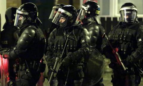 Brexit: Στέλνουν εκατοντάδες αστυνομικούς στη Βόρεια Ιρλανδία γιατί φοβούνται «πόλεμο» στους δρόμους