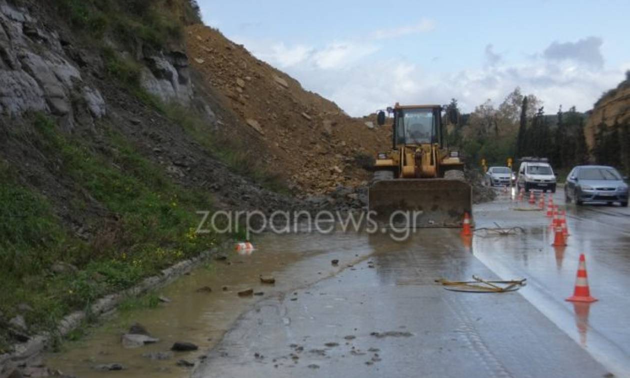 Χανιά: Παραμένει κλειστή η Εθνική οδός λόγω κατολίσθησης