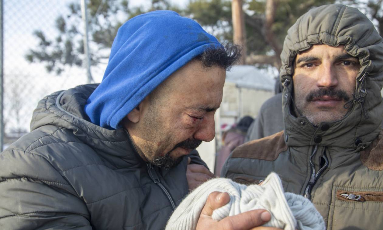 Επεισόδια στα Διαβατά μεταξύ προσφύγων και οδηγών - Δύο τραυματίες (pics+vid)