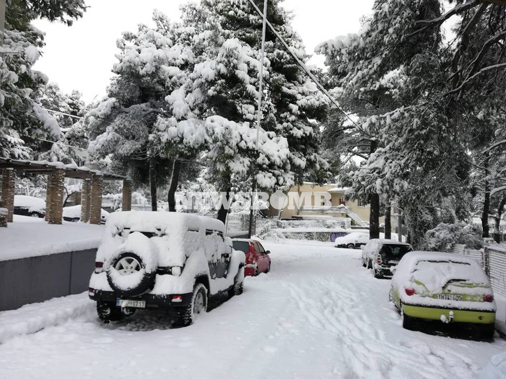 Καιρός: Χάος στα βόρεια προάστια - Αποκλεισμένοι δρόμοι και διακοπές ρεύματος