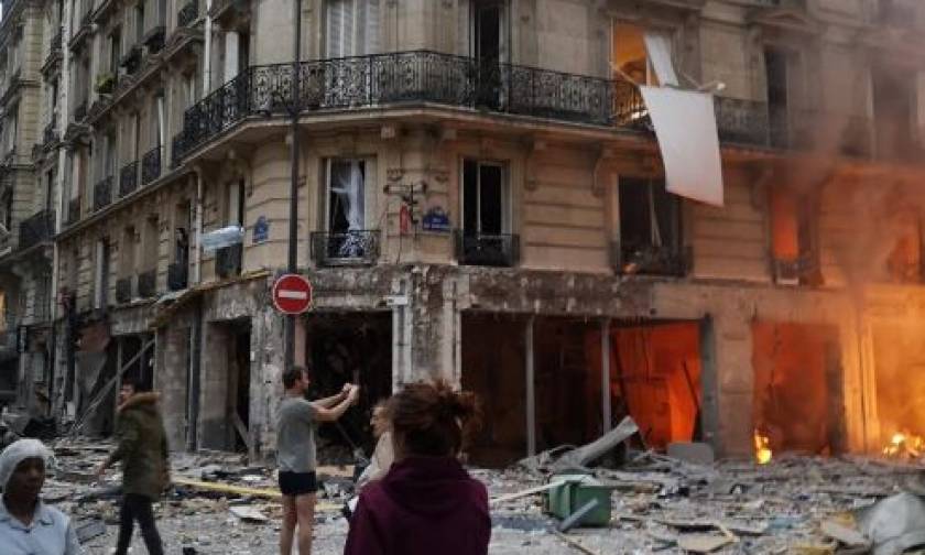 Ισχυρή έκρηξη συγκλόνισε το Παρίσι (pics&vid)