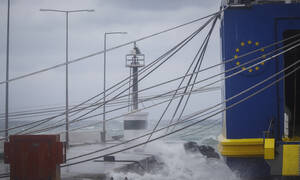 Καιρός - Απαγορευτικό απόπλου: Δεμένα τα πλοία στα λιμάνια - Θυελλώδεις άνεμοι στα πελάγη
