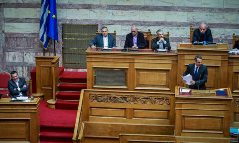 «Σφαγή» Τσίπρα - Μητσοτάκη στη Βουλή για Σκοπιανό και ψήφο εμπιστοσύνης