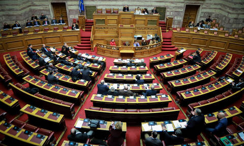 Βουλή: Ψηφίστηκε το νομοσχέδιο για τις προσλήψεις των εκπαιδευτικών μέσω ΑΣΕΠ