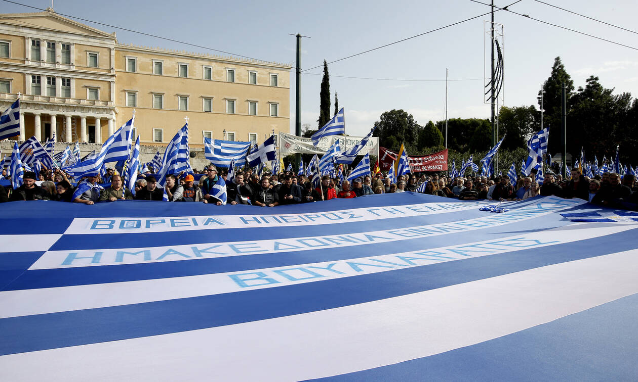 Συλλαλητήριο: Στο Σύνταγμα οι πρώτοι διαδηλωτές για τη Μακεδονία (vid)