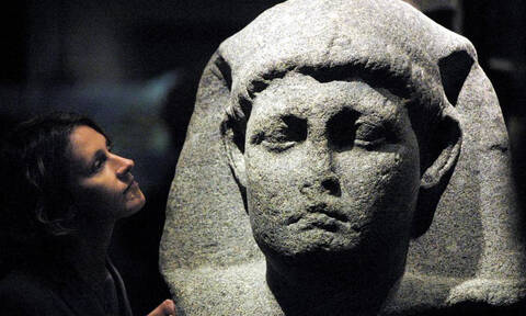 Ιστορική ανακάλυψη: Αρχαιολόγοι υποστηρίζουν ότι βρήκαν τον τάφο της Κλεοπάτρας (vid)