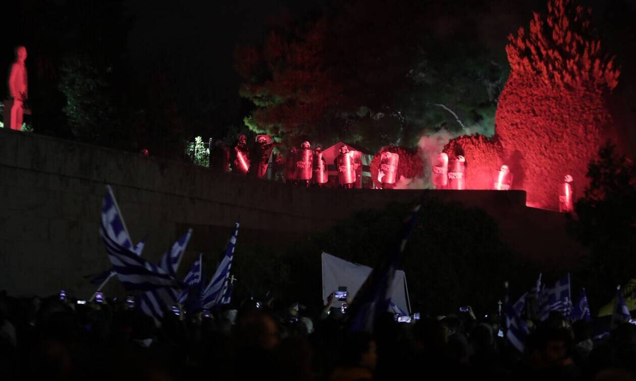 Συλλαλητήριο Σύνταγμα: 10 συλλήψεις και 133 προσαγωγές κατά την διάρκεια των επεισοδίων (pics)