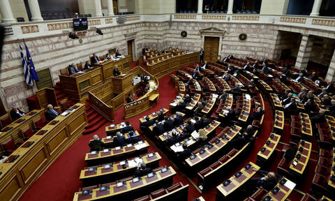 Αναθεώρηση του Συντάγματος: Ο ΣΥΡΙΖΑ λέει «ναι» σε συμπληρωματική πρόταση της ΝΔ