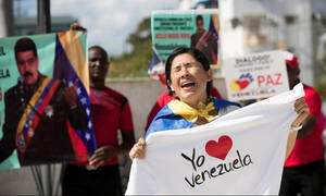 Βενεζουέλα: Απελπισμένες γυναίκες πουλούν τα μαλλιά τους (vid)