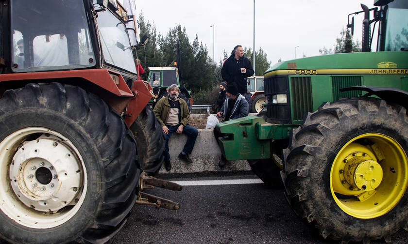 Λάρισα: Οι αγρότες καταγγέλλουν την κυβέρνηση - Δώστε στον Τσίπρα το «Νόμπελ αυταρχισμού»