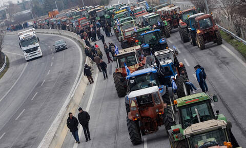 Μπλόκα αγροτών: Κλειστή για τέταρτη ημέρα η εθνική οδός Αθηνών-Θεσσαλονίκης
