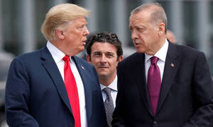 Πάνε γυρεύοντας να εξοργίσουν τον Τραμπ οι Τούρκοι: Ερντογάν και Τσαβούσογλου «παίζουν με τη φωτιά»