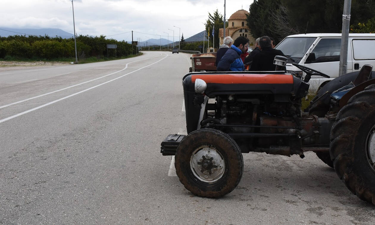 Αμετακίνητοι στα μπλόκα αγρότες και κτηνοτρόφοι της Κεντρικής Μακεδονίας