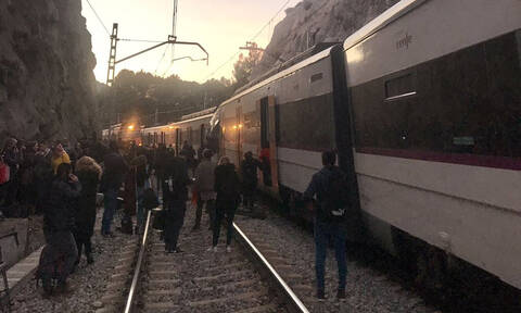 Τραγωδία στην Ισπανία: Φονική σύγκρουση τρένων στην Καταλονία (Pics)