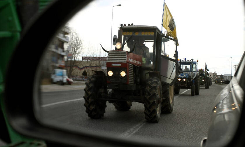 Μπλόκα αγροτών: Τα τρακτέρ αποκλείουν τις Εθνικές Οδούς – Ποιοι δρόμοι θα είναι κλειστοί το Σάββατο