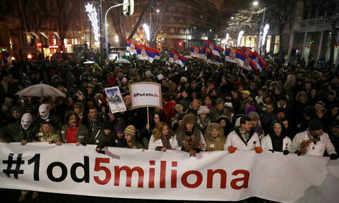 Βελιγράδι: Στους δρόμους για δέκατη εβδομάδα χιλιάδες Σέρβοι κατά του Βούτσιτς