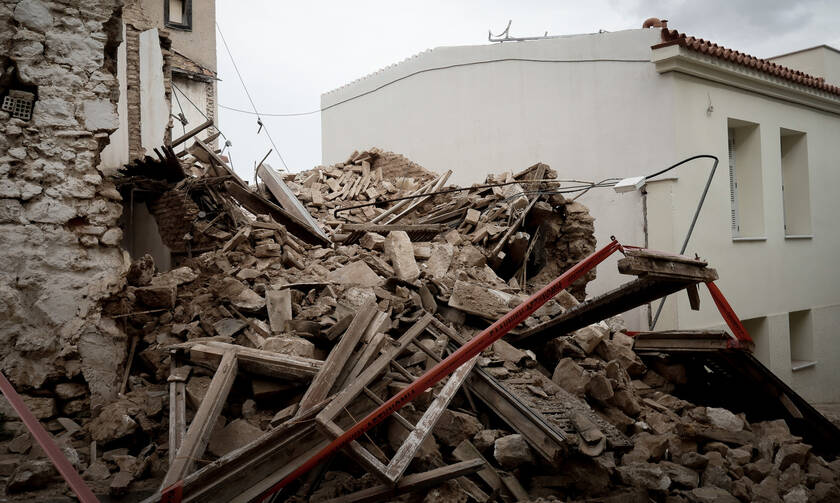 Κατέρρευσε και άλλο κτήριο στο κέντρο της Αθήνας - Τρόμος για τους κατοίκους (pics&vid)