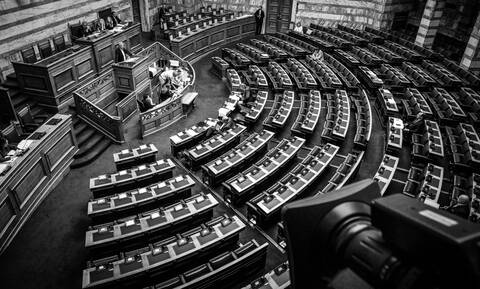 Συνταγματική αναθεώρηση: Πέρασε η εκλογή ΠτΔ χωρίς διάλυση Βουλής - «Όχι» σε άμεση εκλογή από το λαό