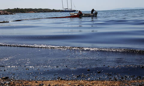 Θερμαϊκός: Θαλάσσια ρύπανση στη θάλασσα των Νέων Επιβατών