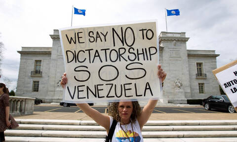 Βενεζουέλα: Ο Μαδούρο κλείνει τα σύνορα με τη Βραζιλία